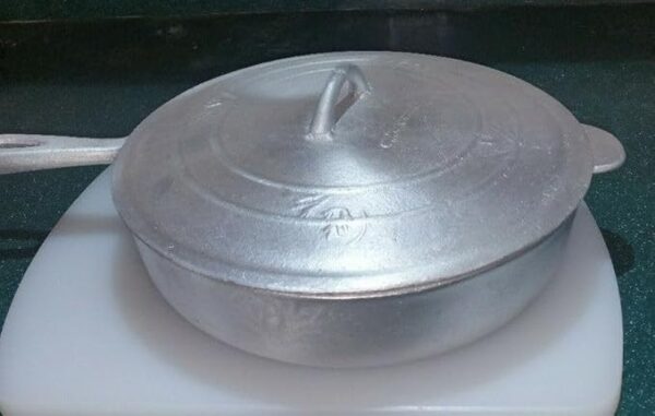 Jamaican Frying Pan Fryer pot 11 Inches Wide Jamaican Dutch Pot Fryer - Image 4